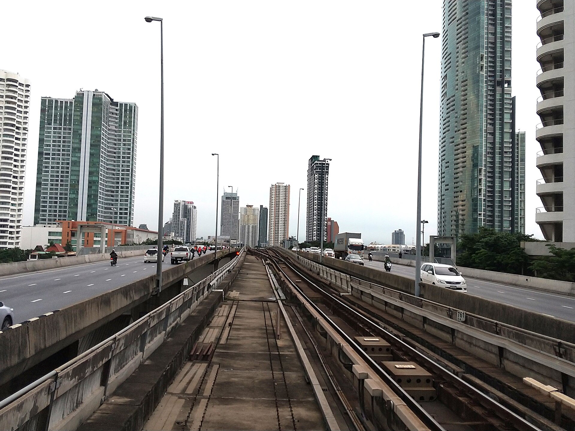 BTS Saphan Taksin Station