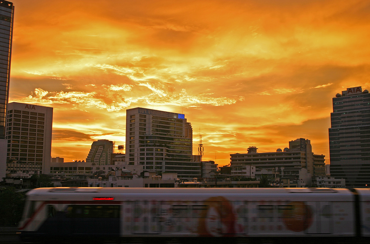 A photo I took in Bangkok on the 4th of June, 2004 with a Canon 10D and 17-40mm f/4L lens.