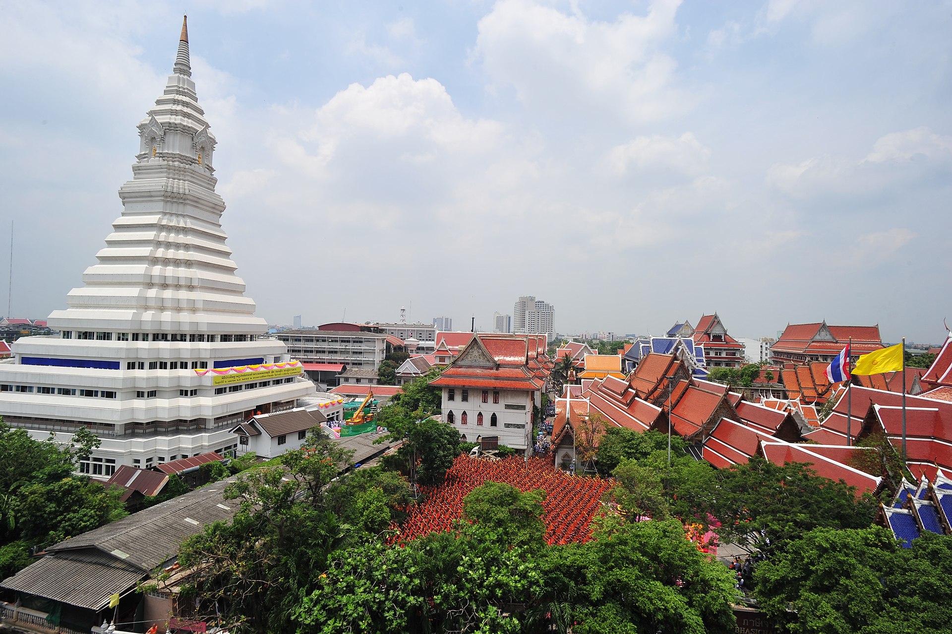 The stupa at Wat Paknam Bhasicharoen