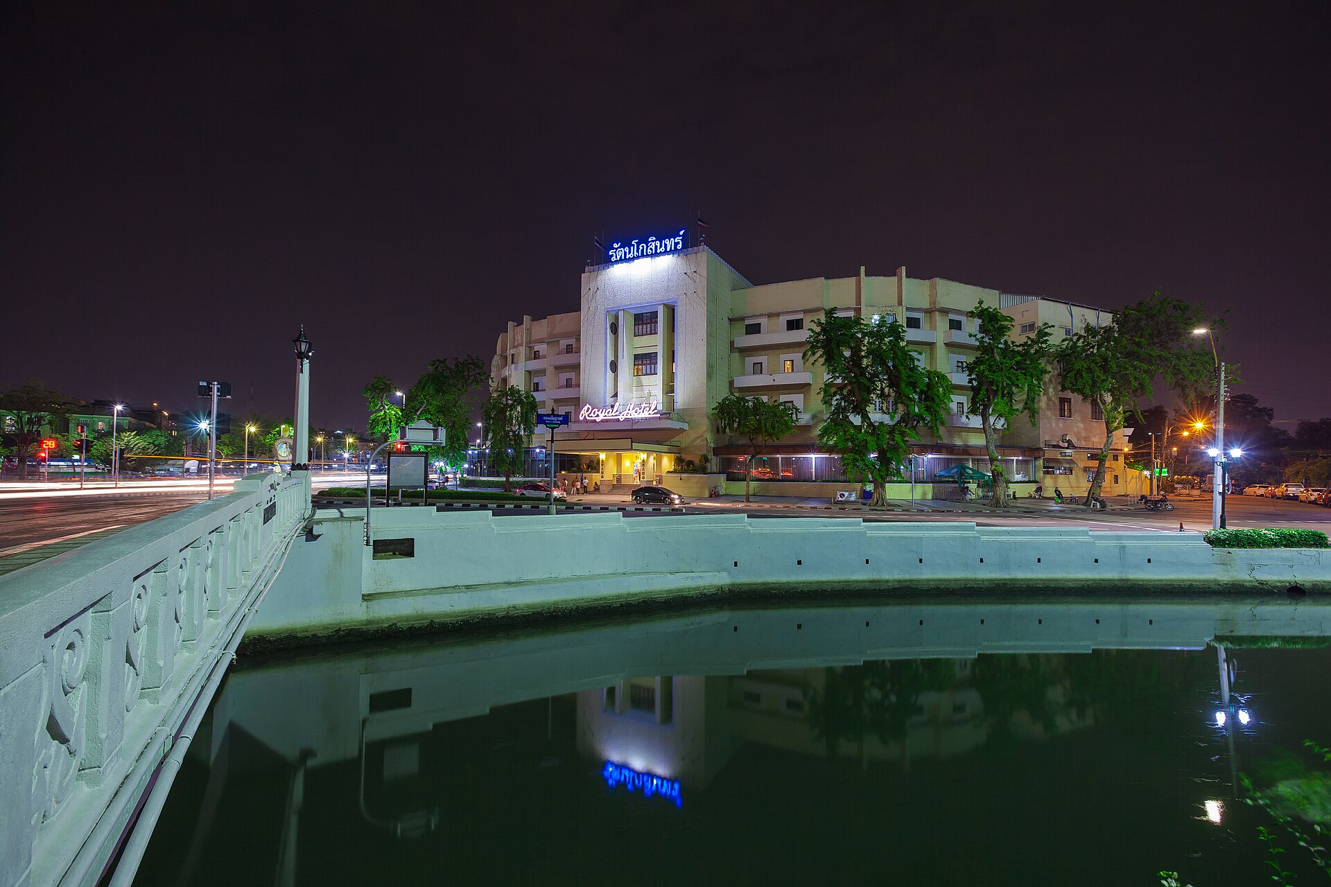 Royal Rattanakosin Hotel, BKK at night.