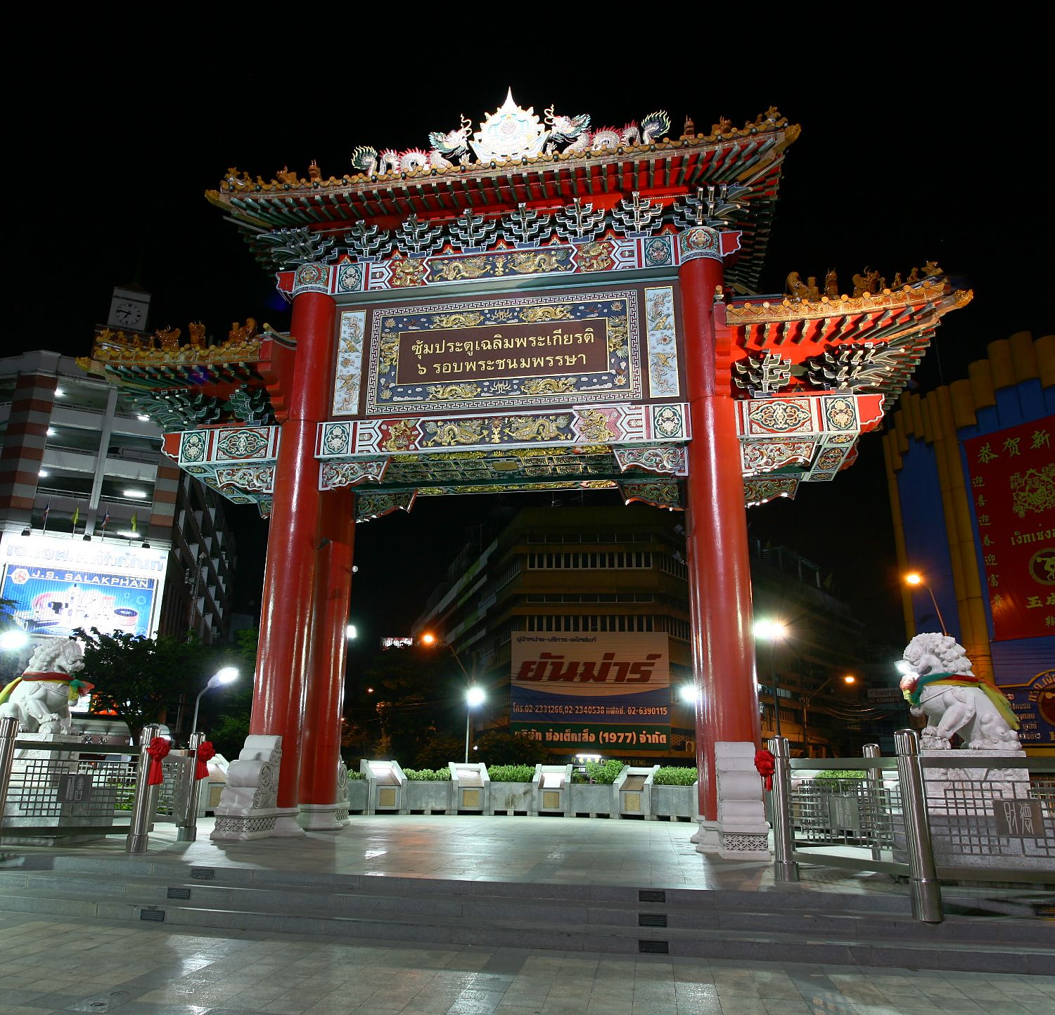 bangkok chinatown gate